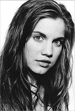 Anna Chlumsky Biography